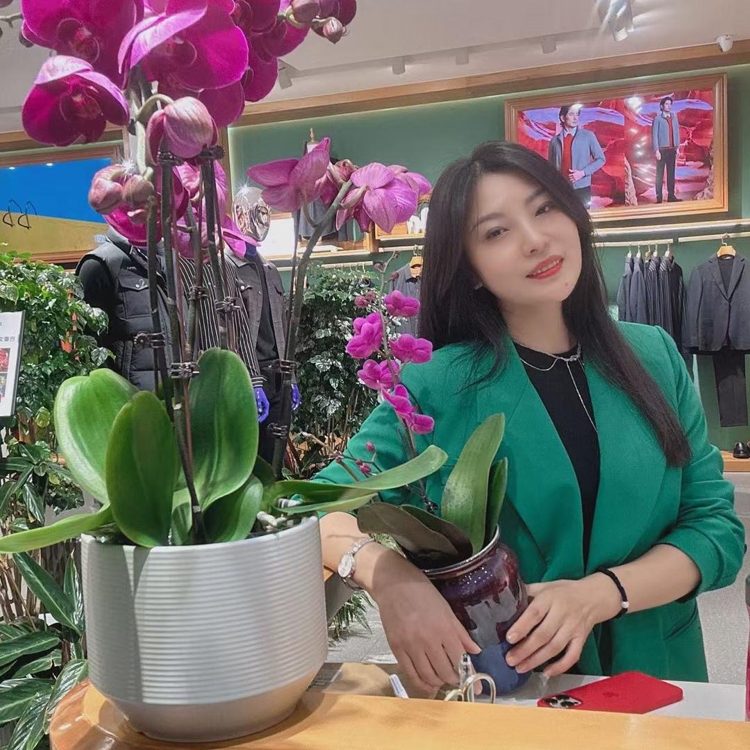 邻水梵亚名品汇男装店