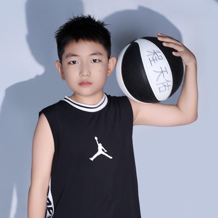 努力练球的程天佑·