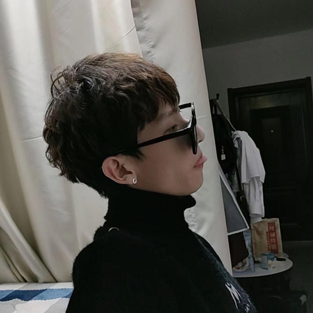 小伍🕶️
