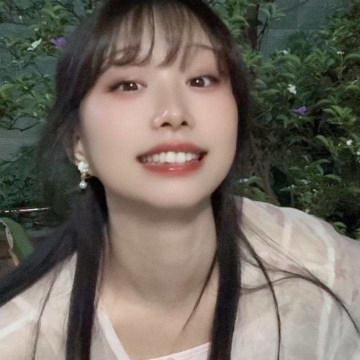 摆了个摆