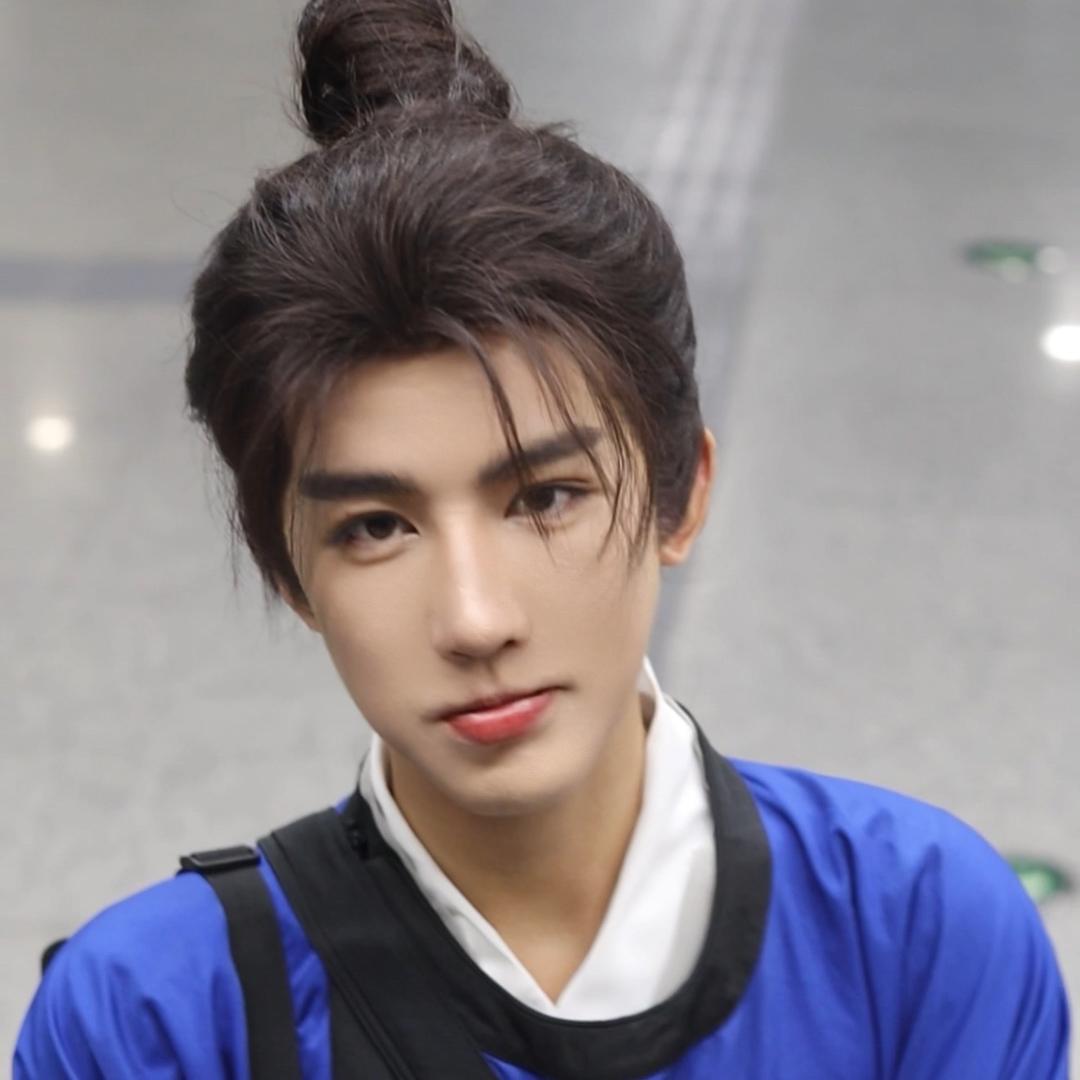 卢卓就是小灿@抖音