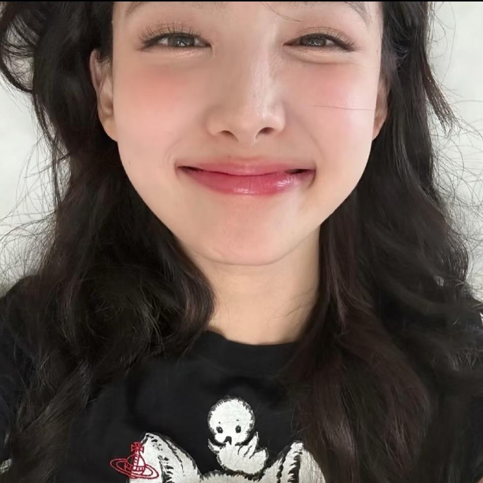 ㅤㅤㅤㅤㅤㅤ幸福幸福请降临我手心