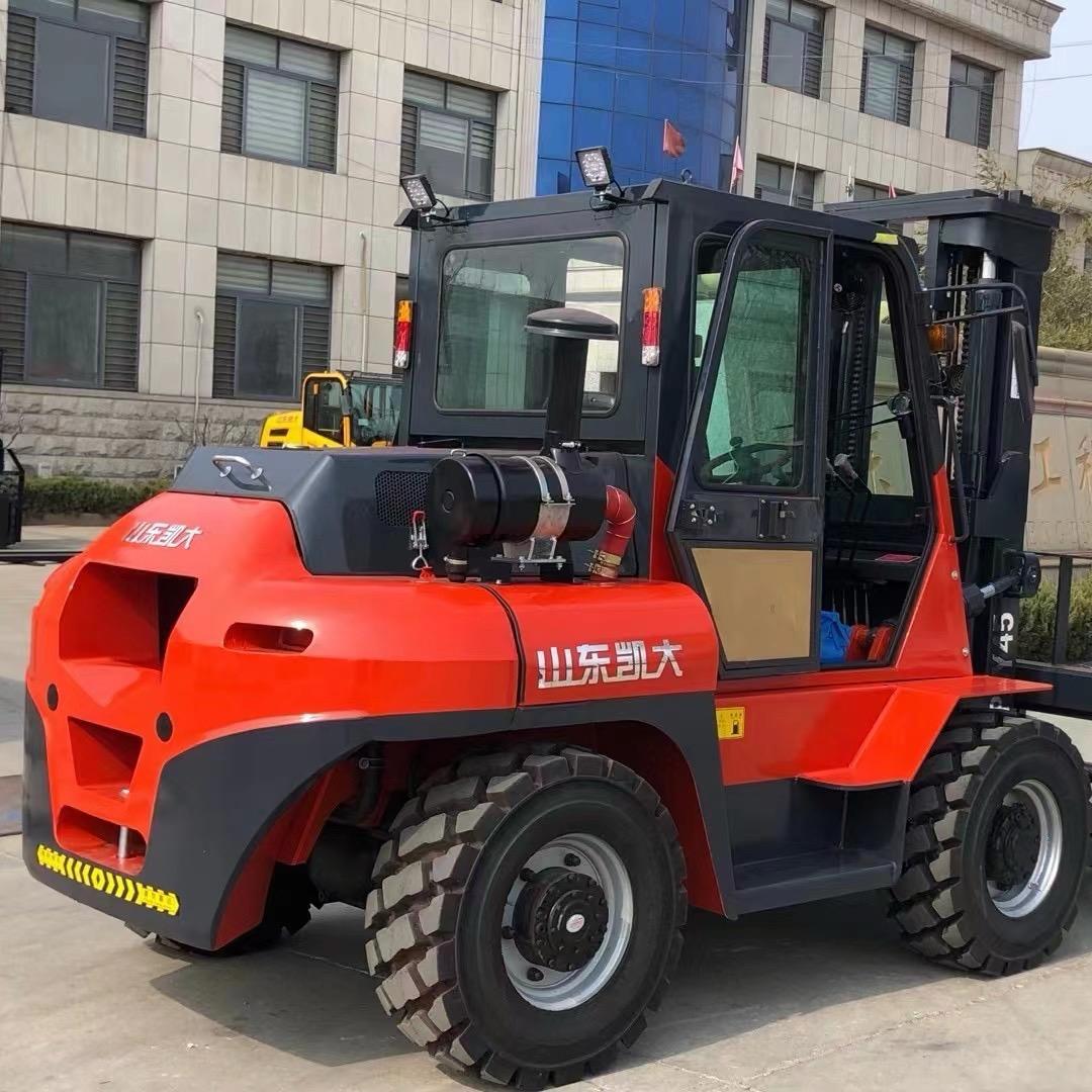 凯大四驱叉车大玲玲