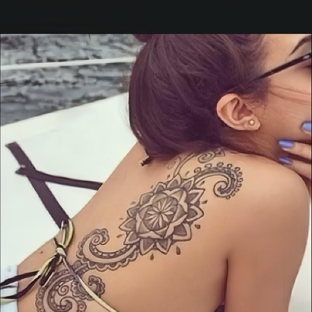 某某♏