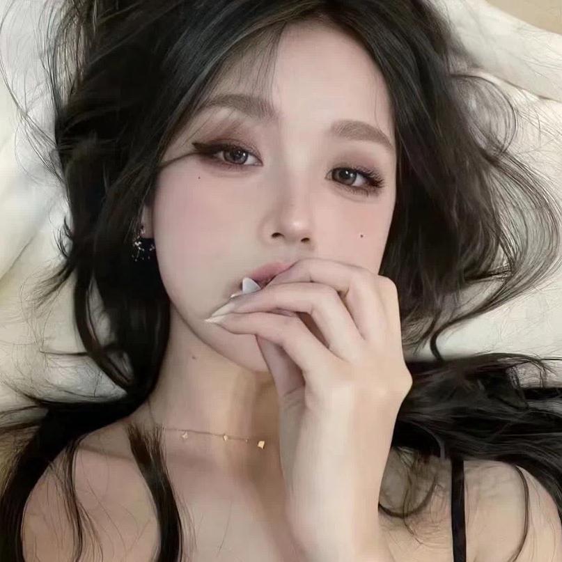 草莓味的吻✈️