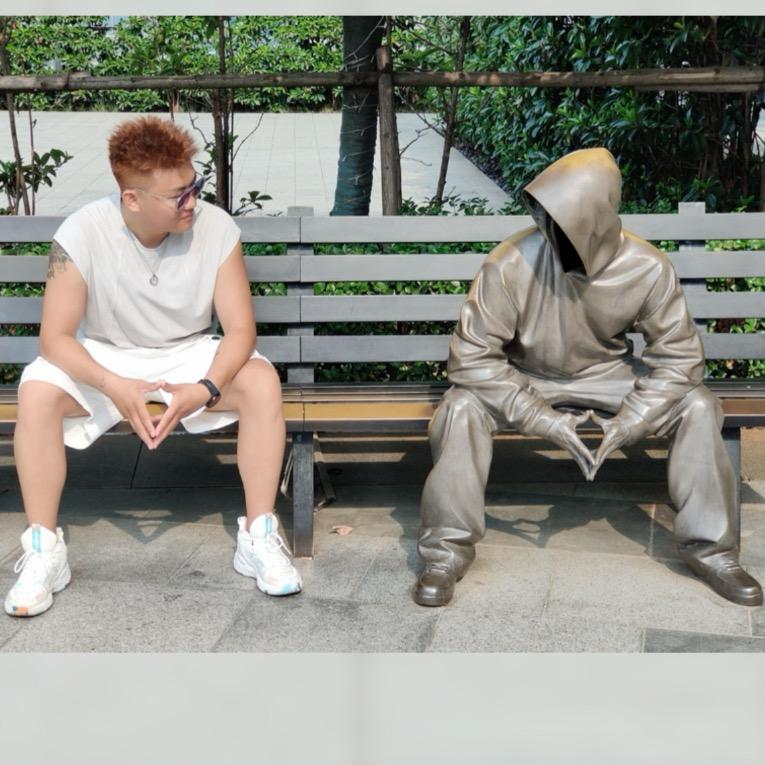 问：鹏飞的生活状态