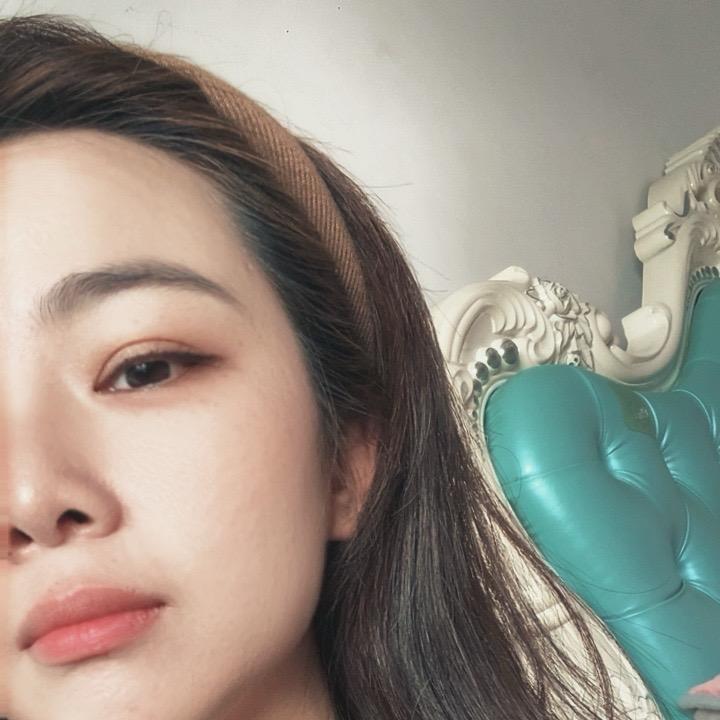 嗨 . .