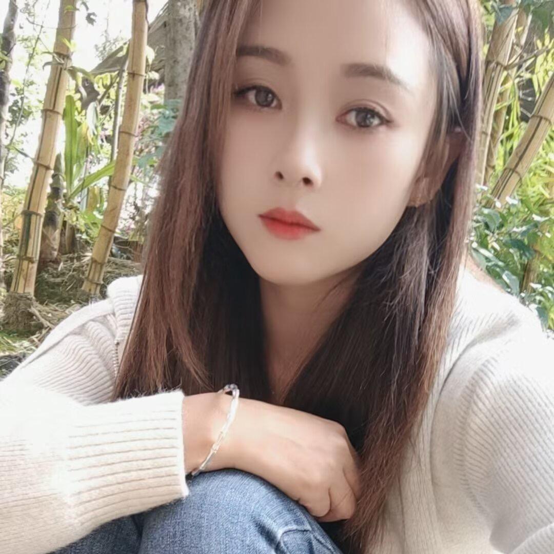 凌  云