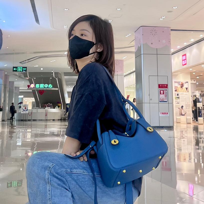 肖肖的真皮包包