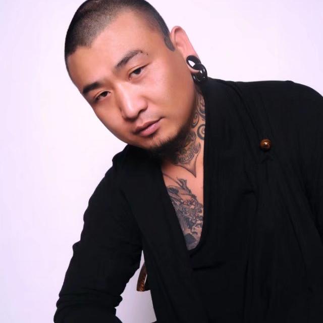 大耳环威龙