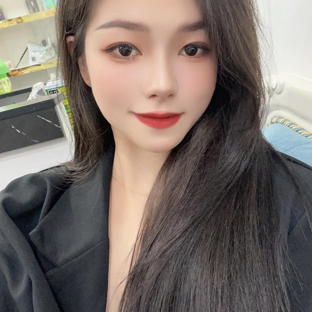 新娘👰🏻妆发设计师🎀玲