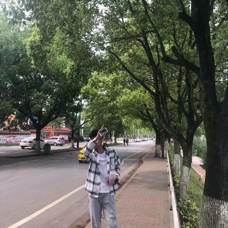 李松.