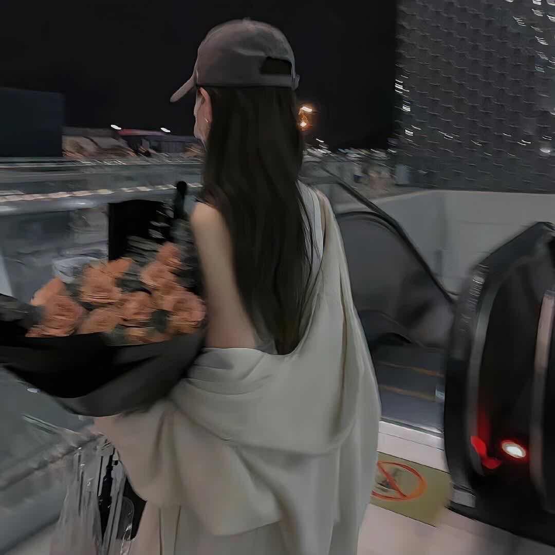 睡觉的猫猫🐈‍⬛