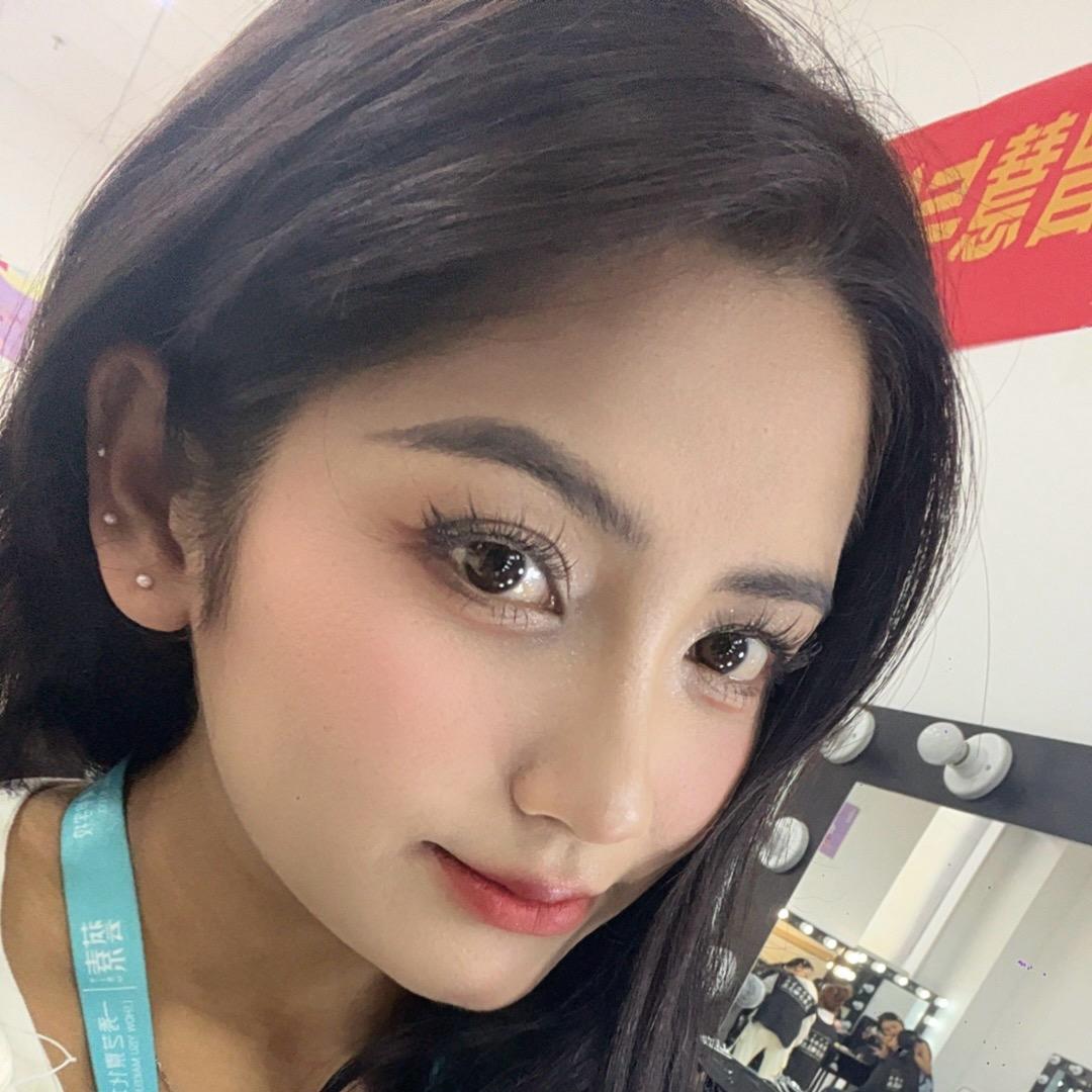 90后化妆师。