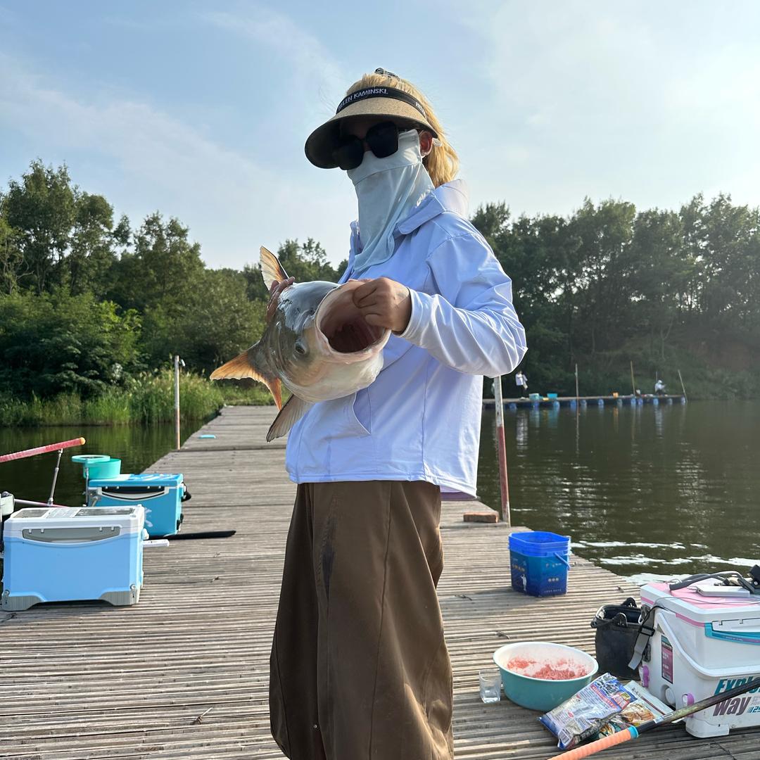 ㅤㅤㅤㅤㅤㅤㅤ钓鱼小夏🎣