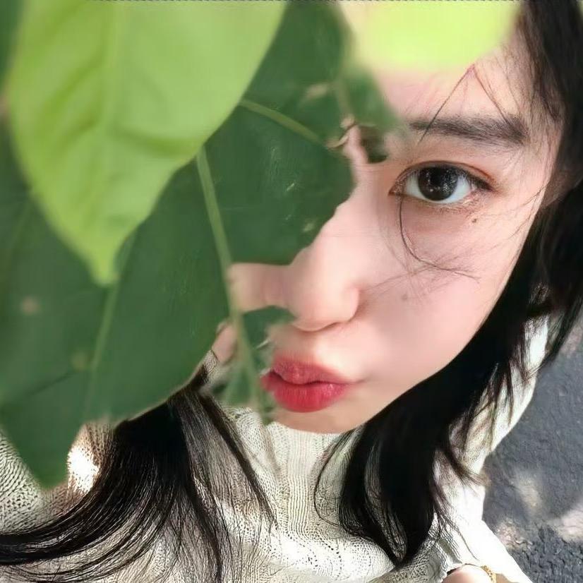 大馋丫头吃饭咯