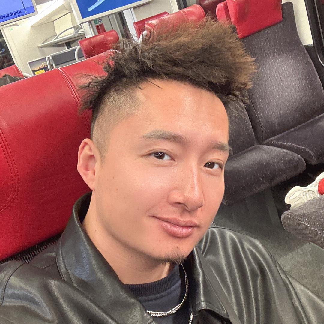 魏来在路上
