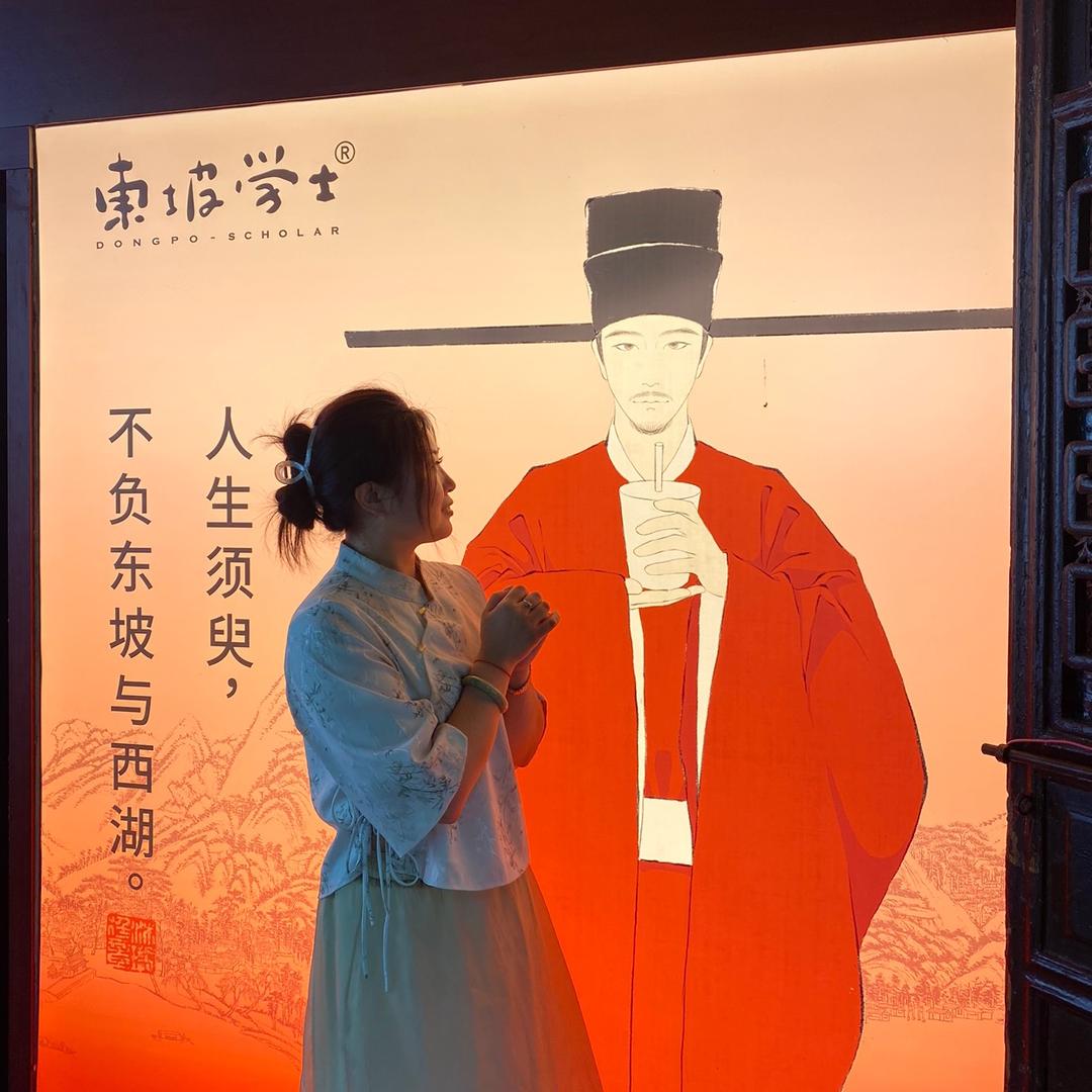 建华商品在橱窗
