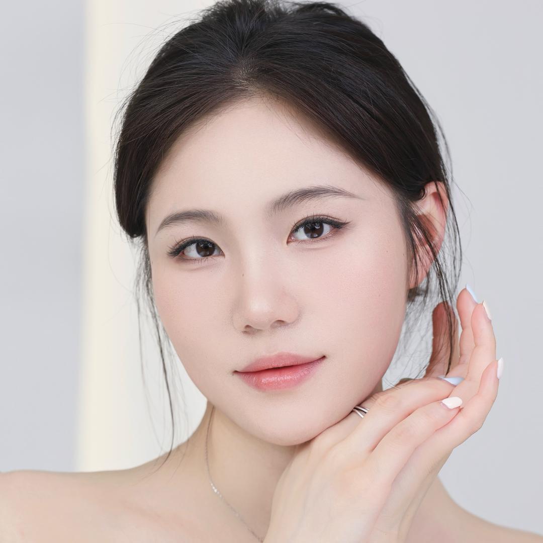 佳佳在昆山做眉毛