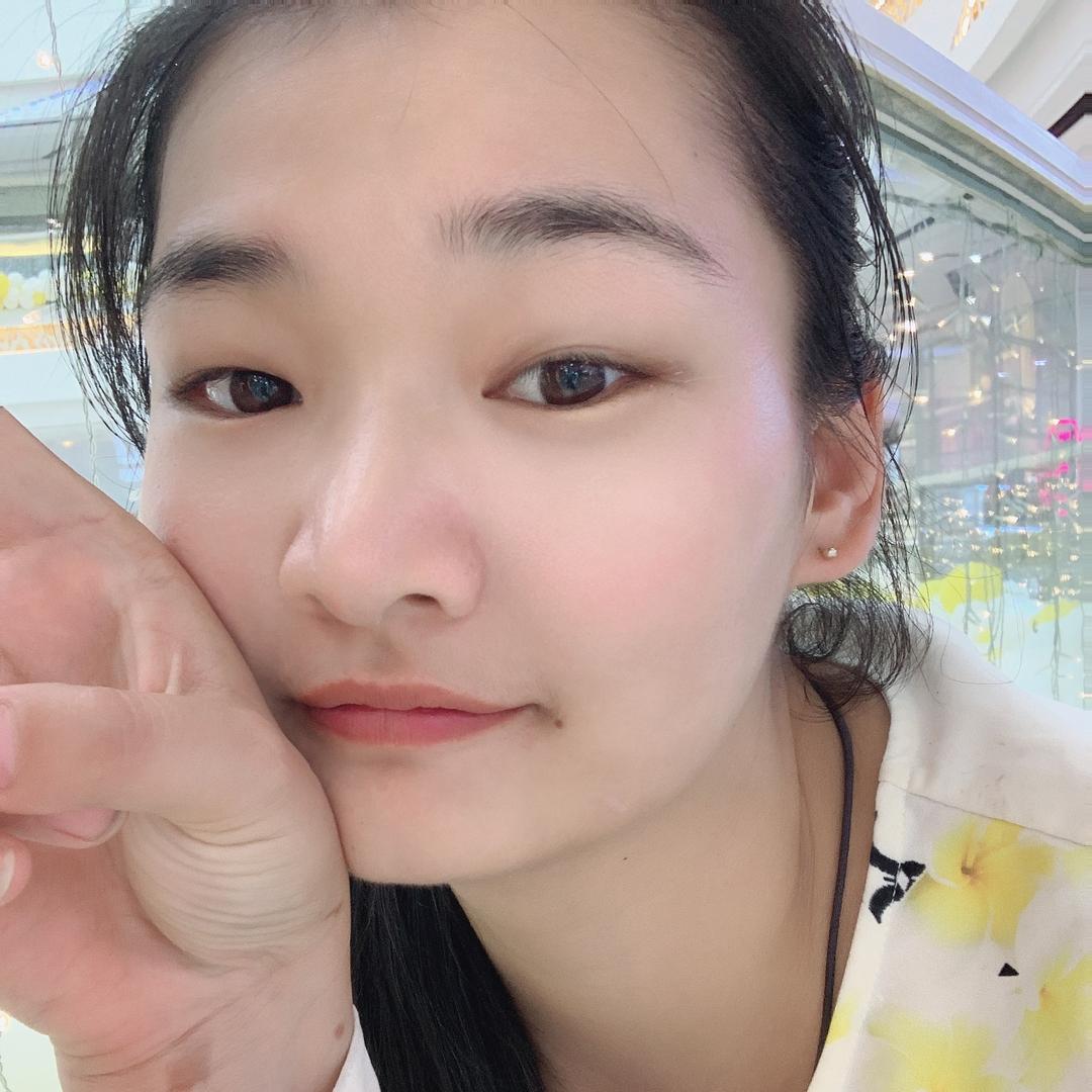 毛毛店里的老板娘