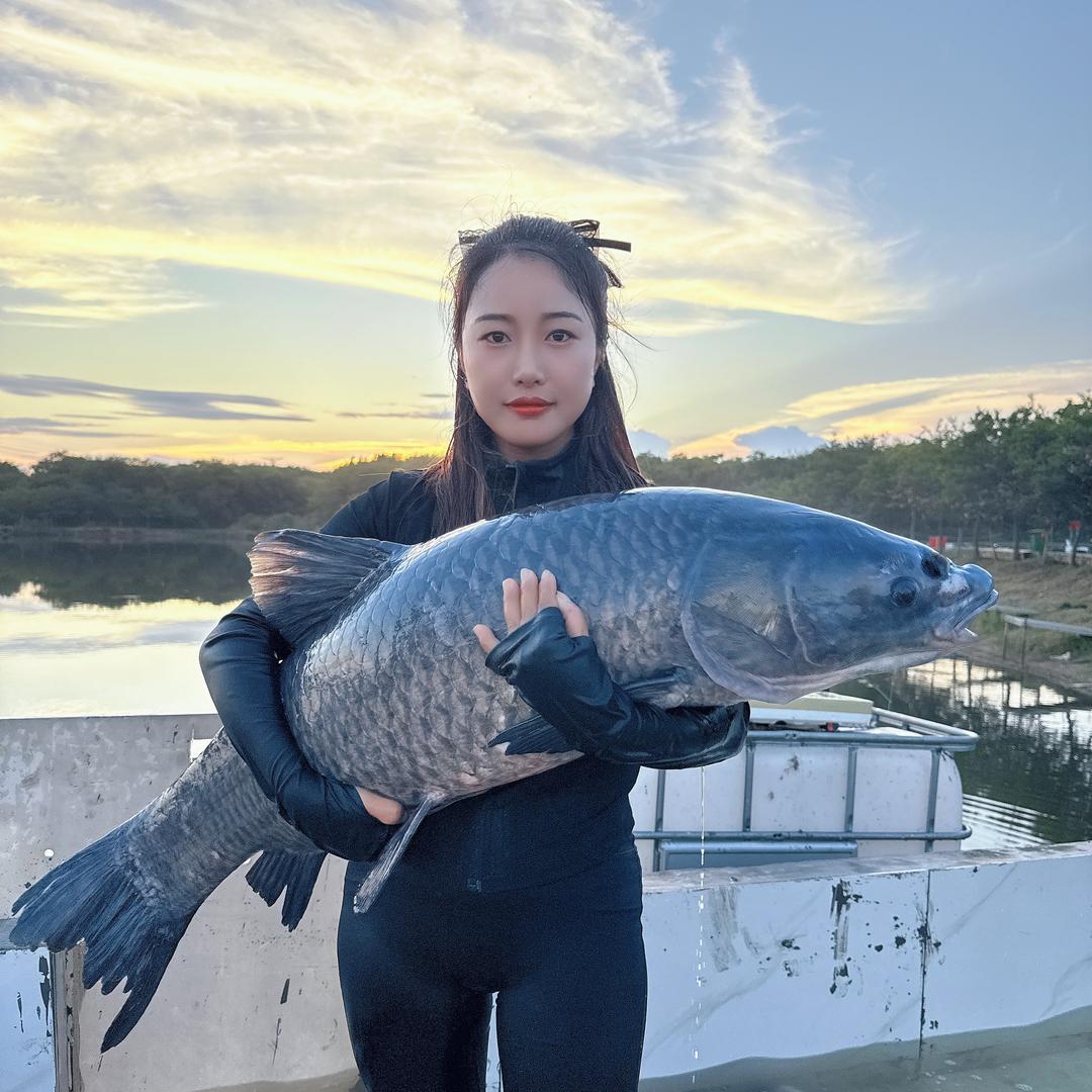 女钓友佳佳
