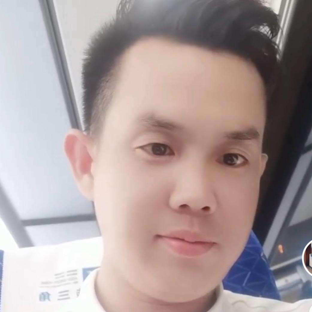 卖导弹的小男孩