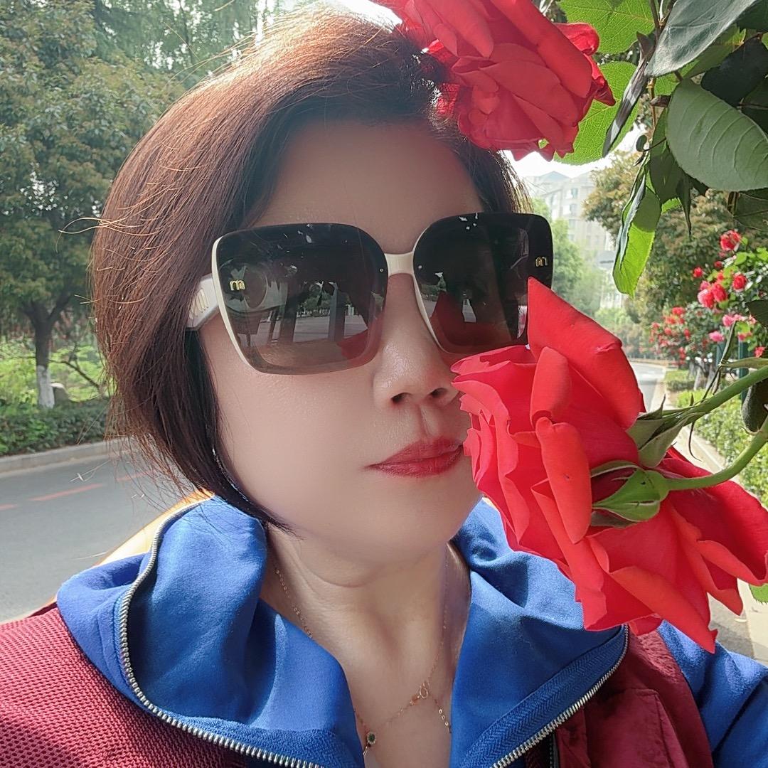 永远年轻的红红