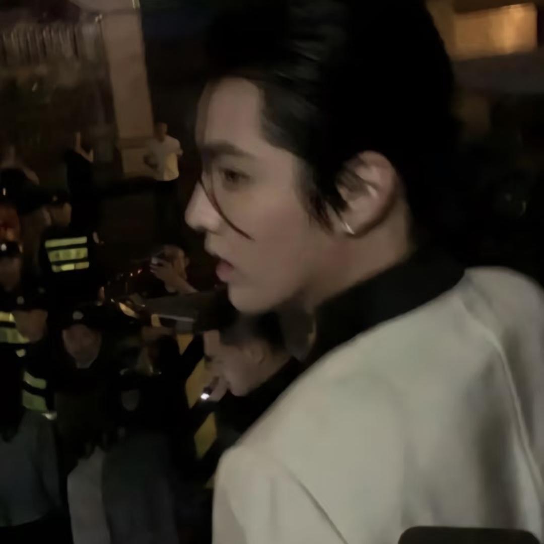暉