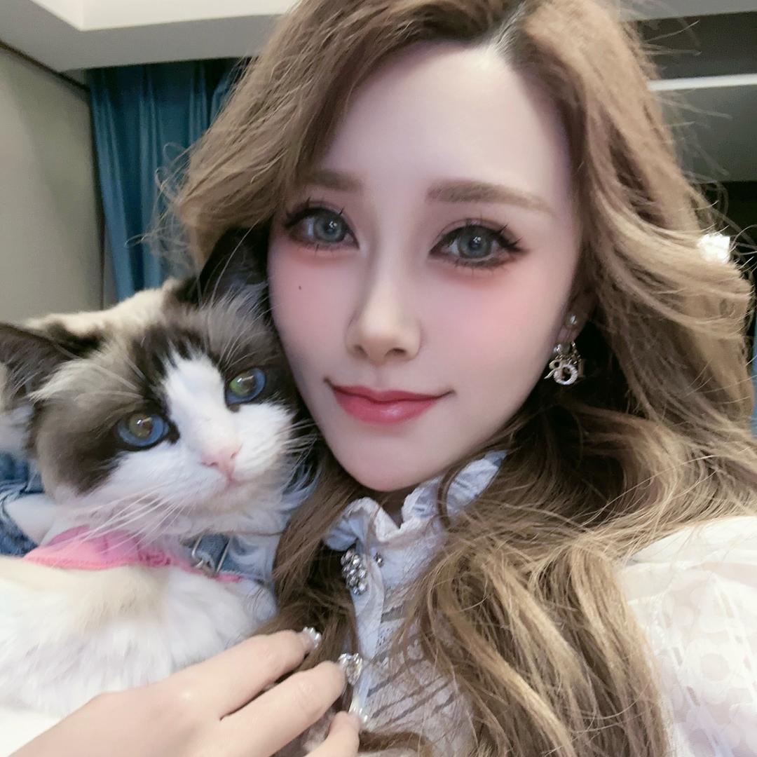 猪猪猪咪🐽和猫咪🐾