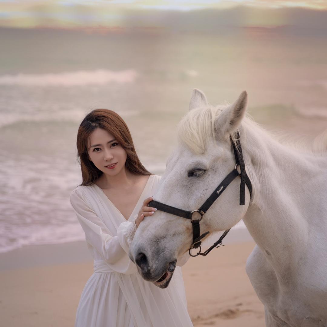 安安 (穿搭在橱窗)