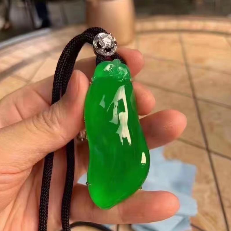浩 瀚 翡 翠