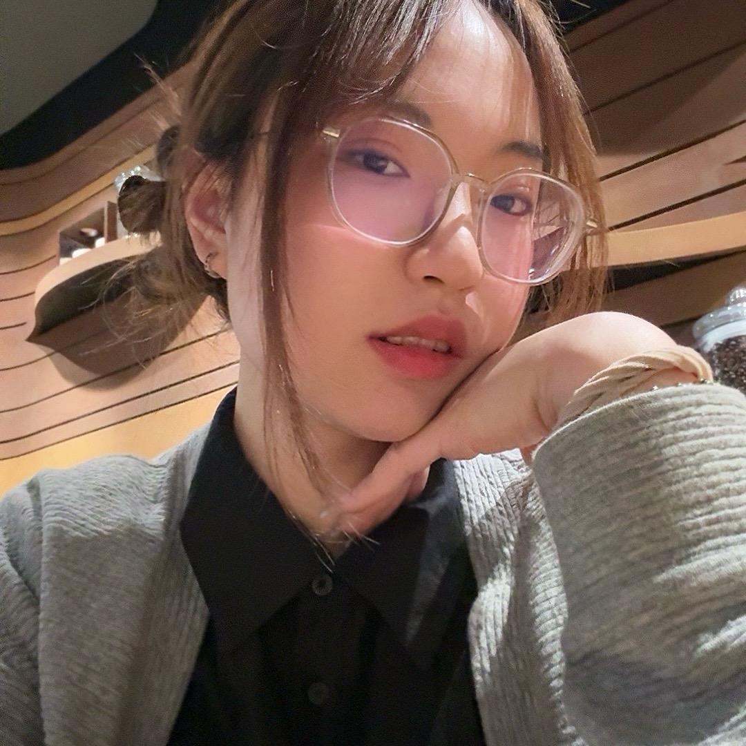 dede（和刘基贤孙贤佑任昌均摸手