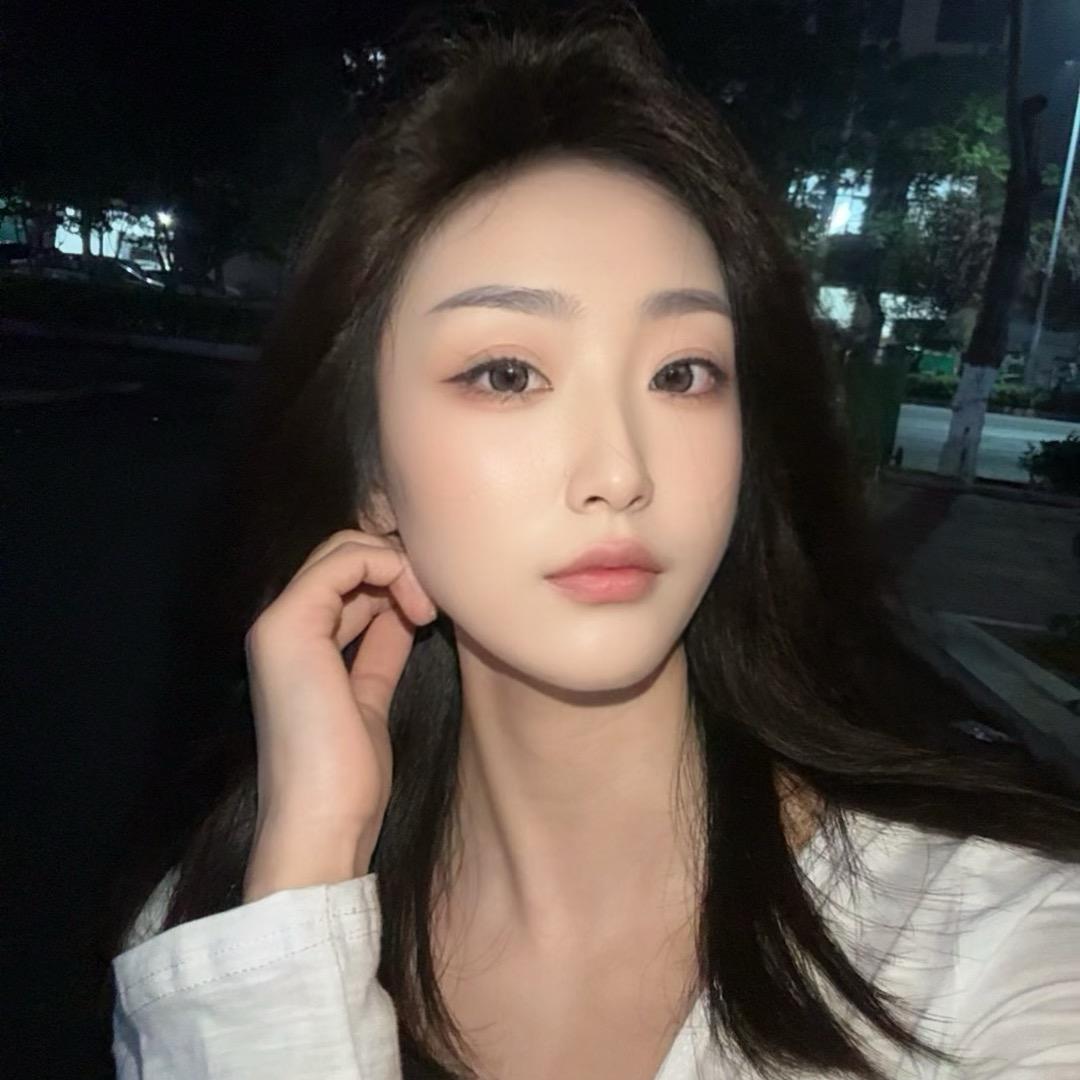 冯冯，