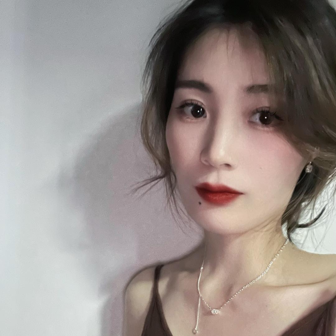 叶子爱穿搭