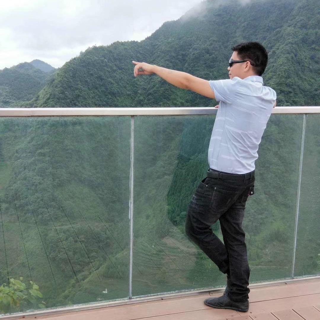 伤心小岑哥
