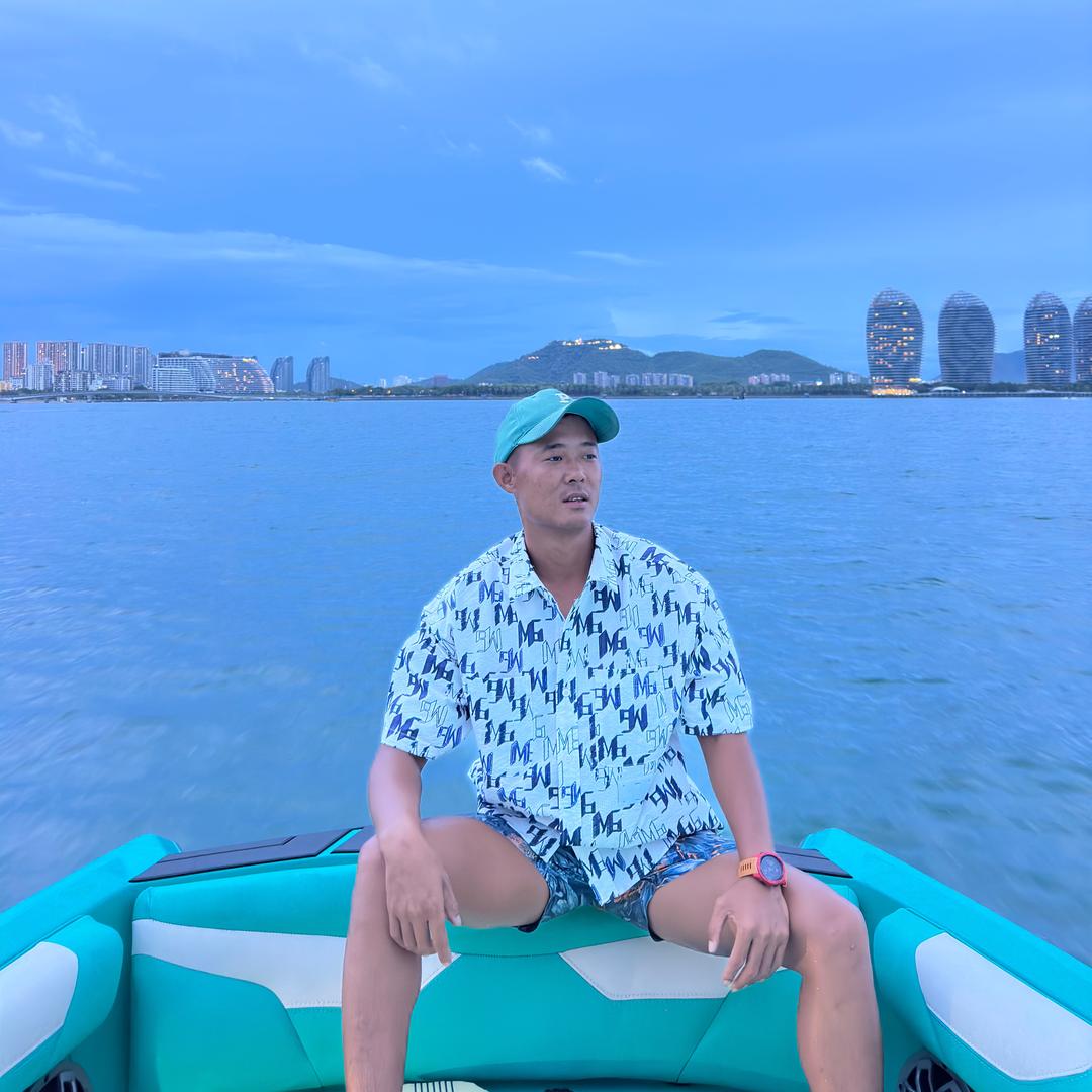 万事鑫游艇俱乐部-尾波冲浪阿华Ah