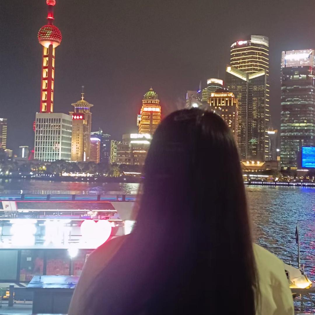 用户雨中漫步