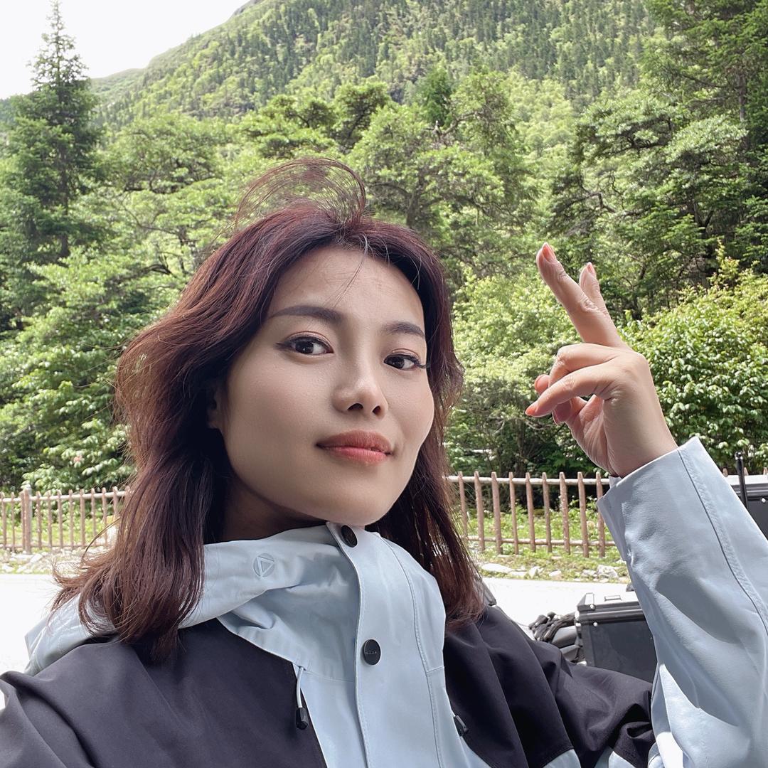 骑摩托的小伍姐