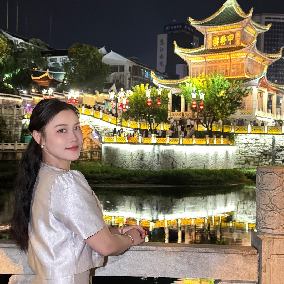 蜜桃气泡水