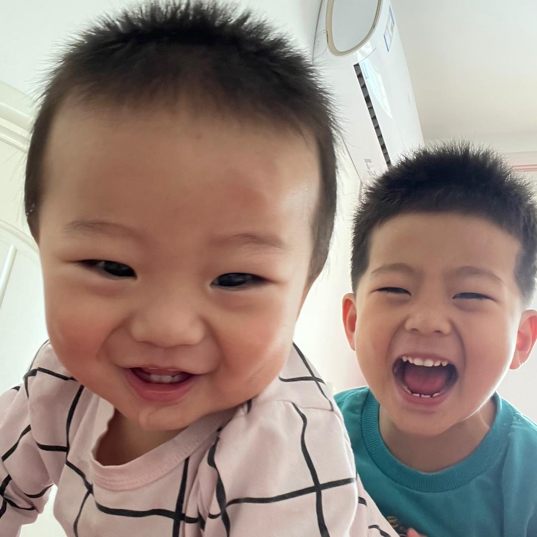 快快乐乐的乐乐和喜阳阳的阳阳