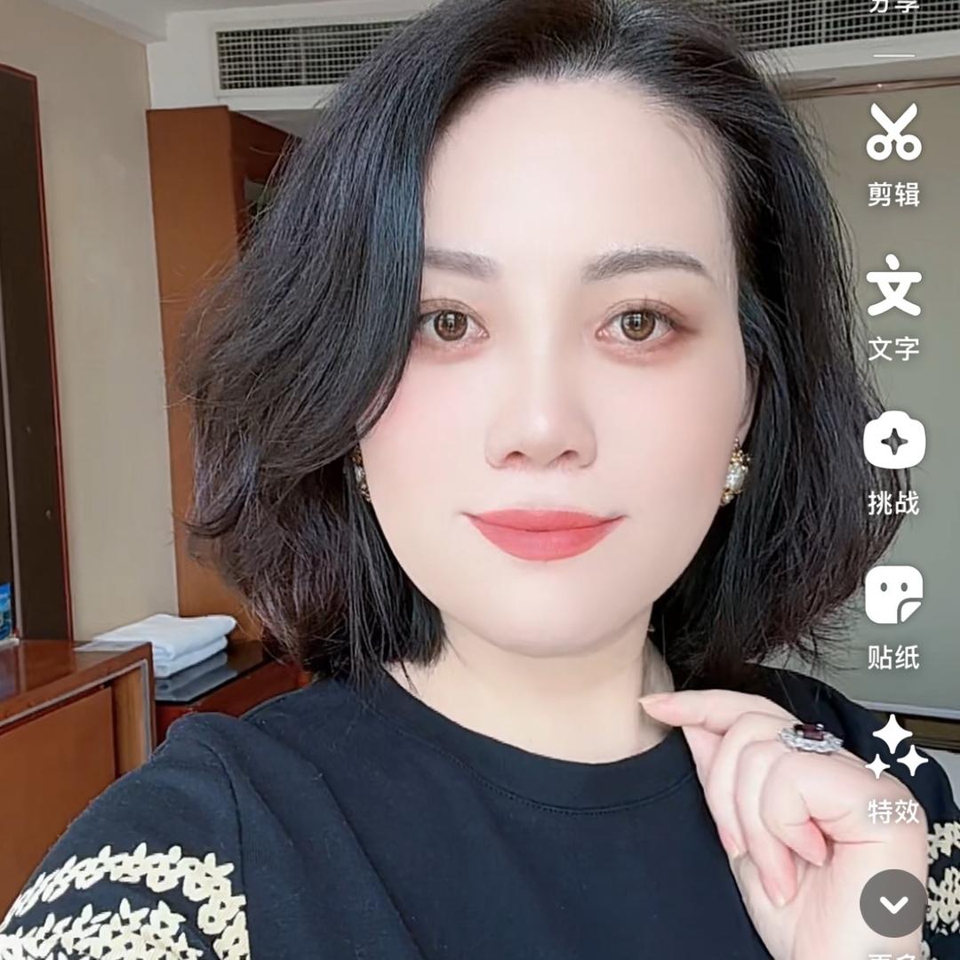 杨澜的袖珍双胞胎姐姐