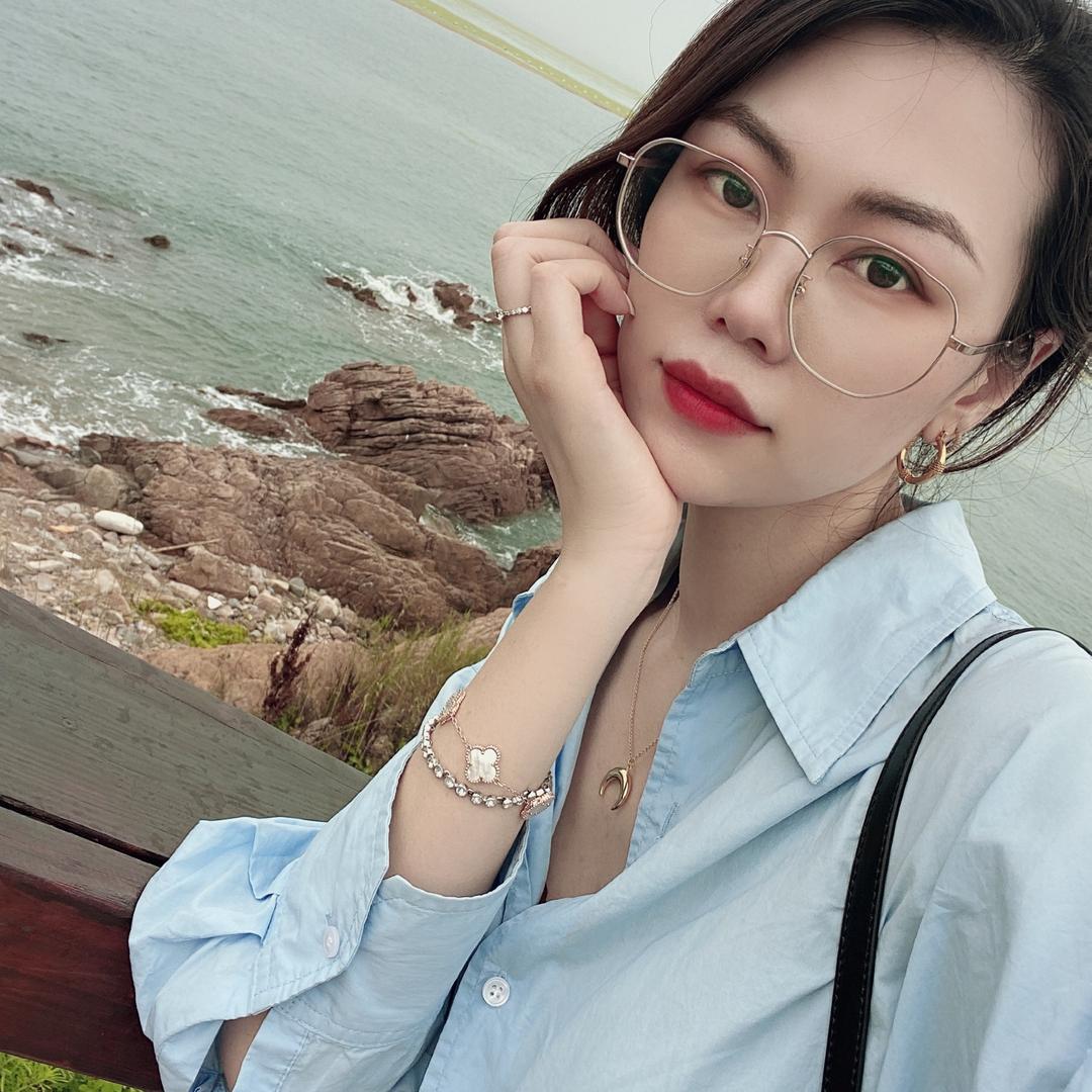 大萌−−轻奢羊绒