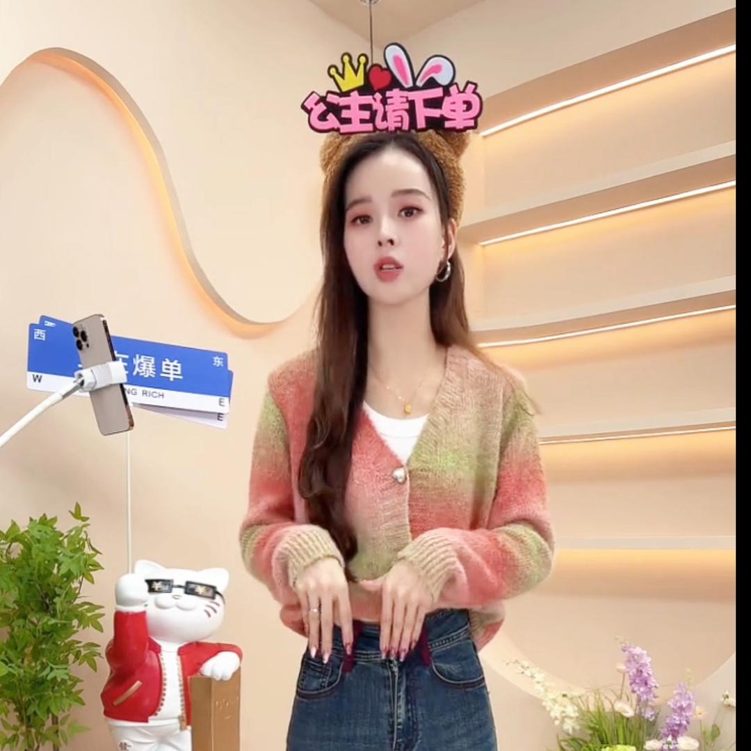 向燊服饰老板娘（周小冰）