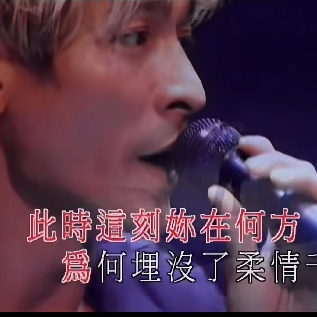 迈克在唱歌
