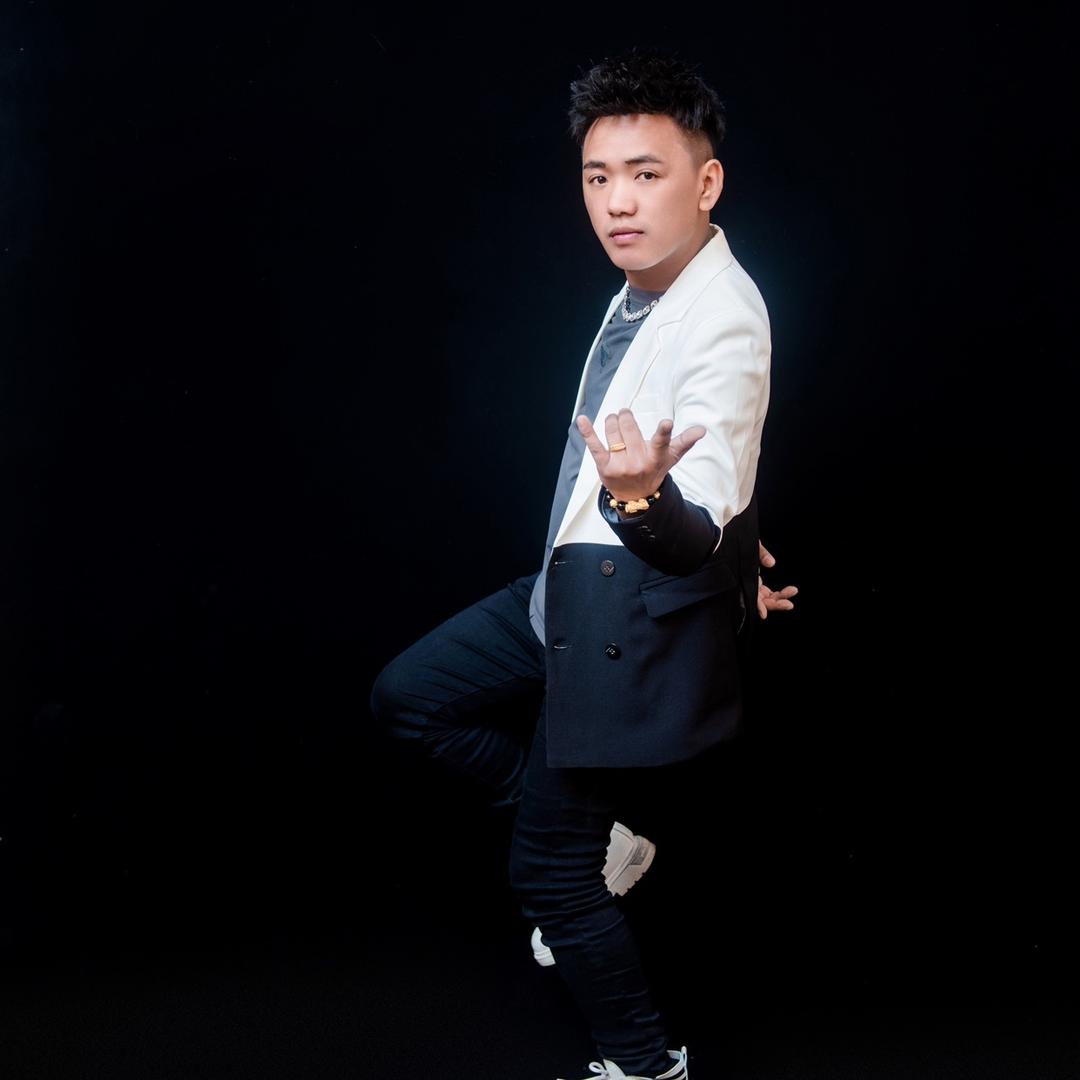 益西旺久