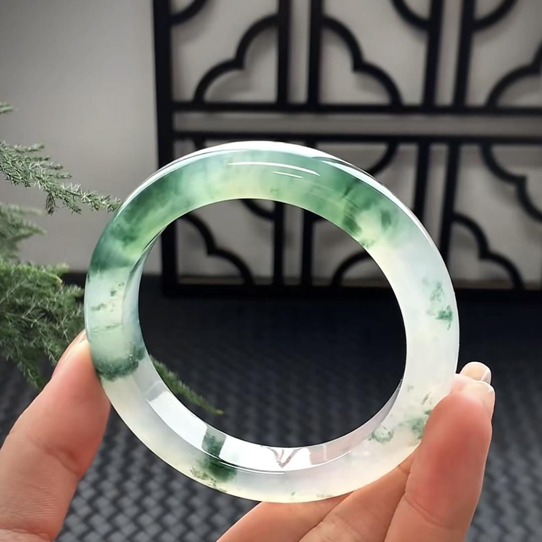 缅甸翡翠杭翠玉镯