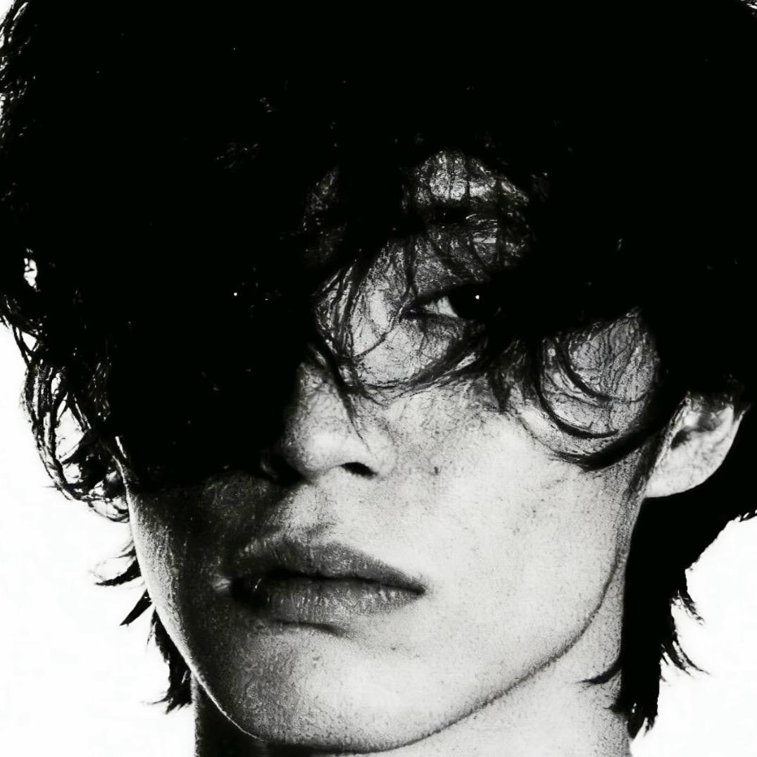 高速踩共享单车和大货车尽速