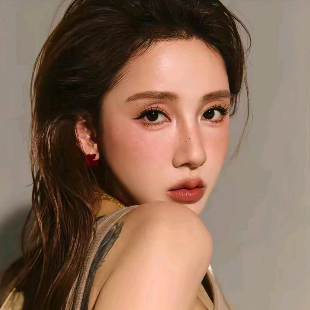 何荷Haley-穿搭分享