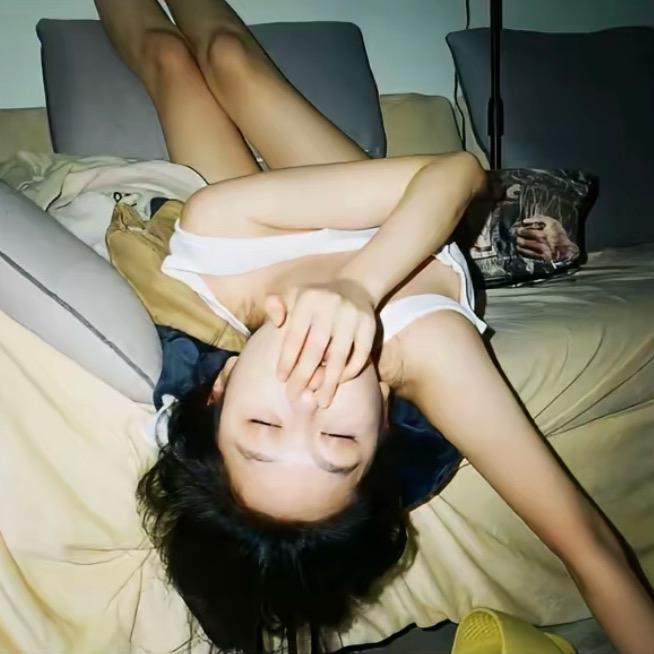 从不正眼看人.🎒