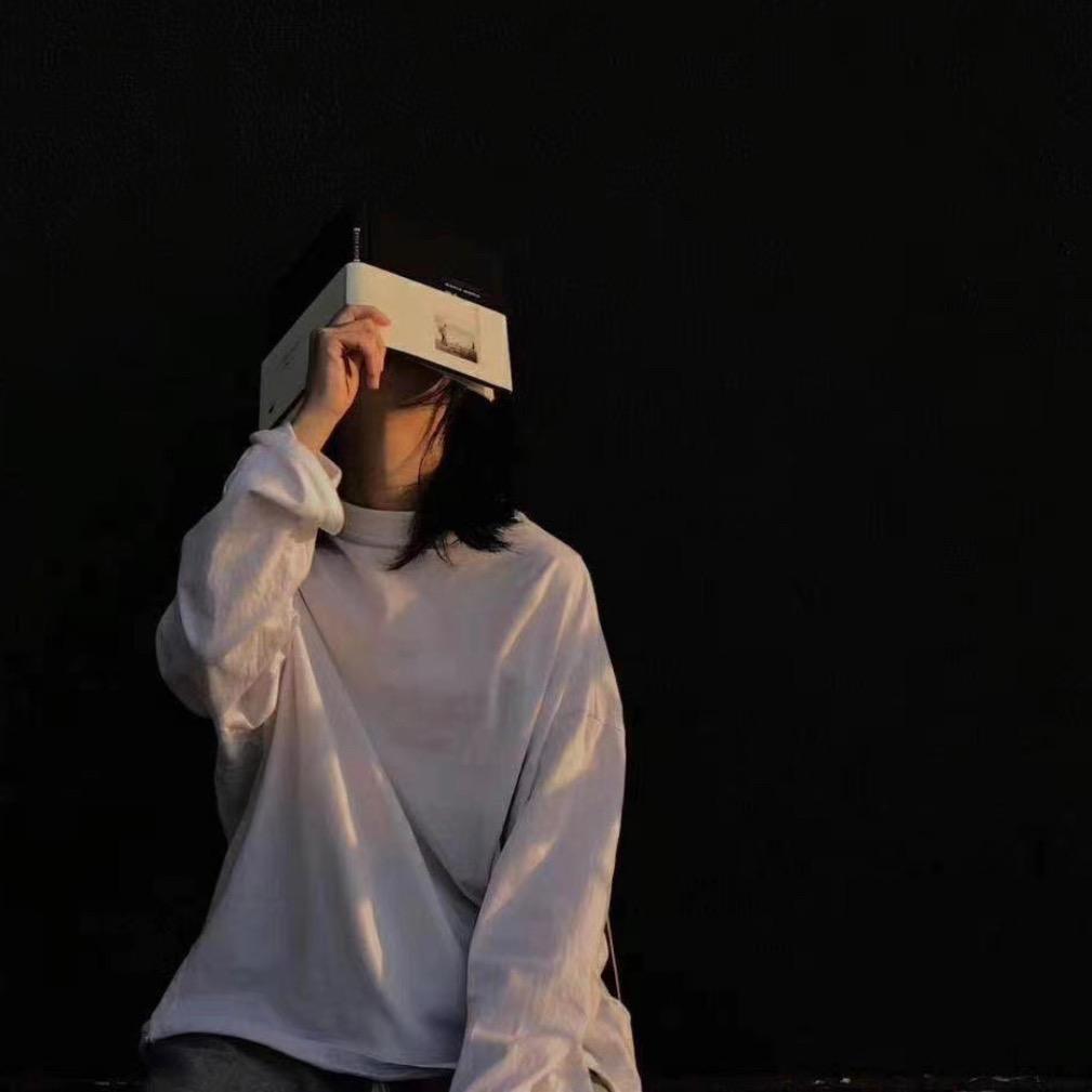 抓紧小刘的手
